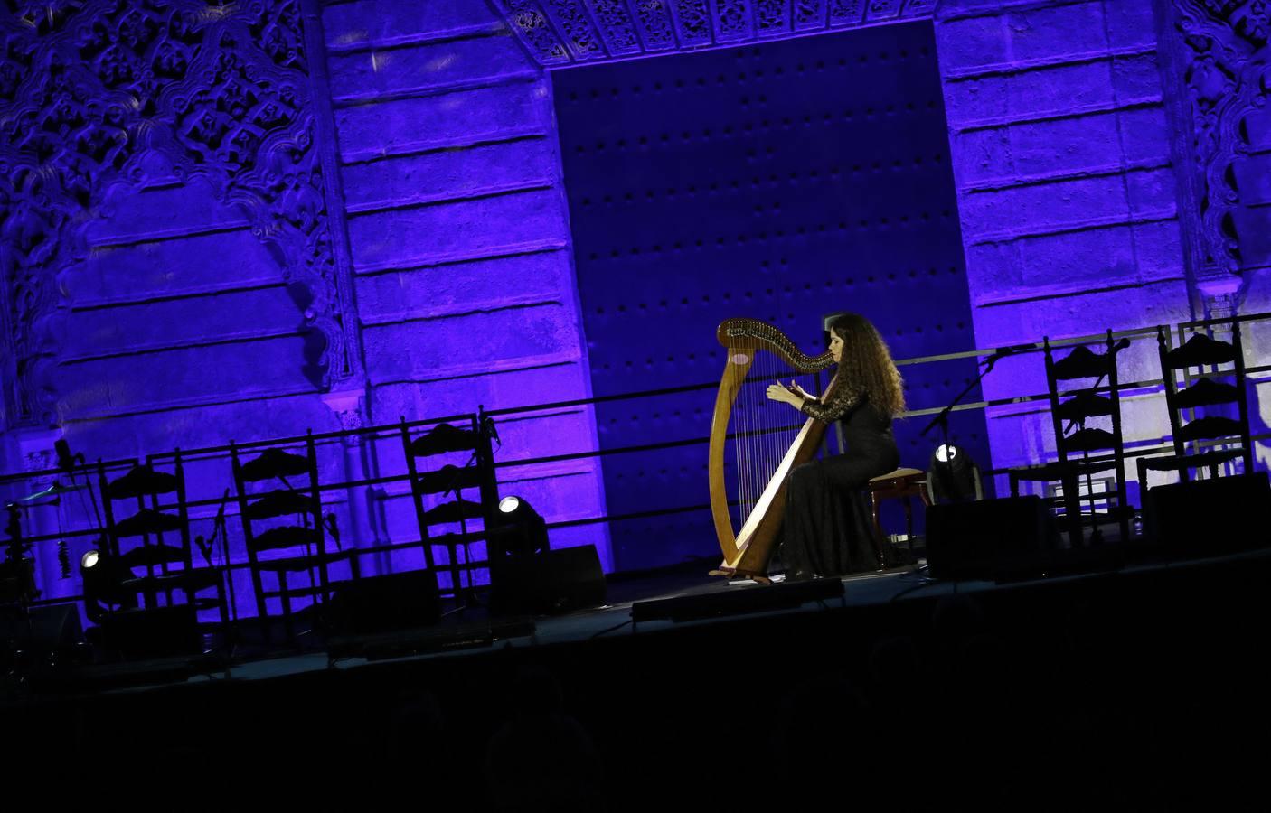 Ana Crismán saca los «Soníos del Arpa Negra» en la Bienal de Flamenco