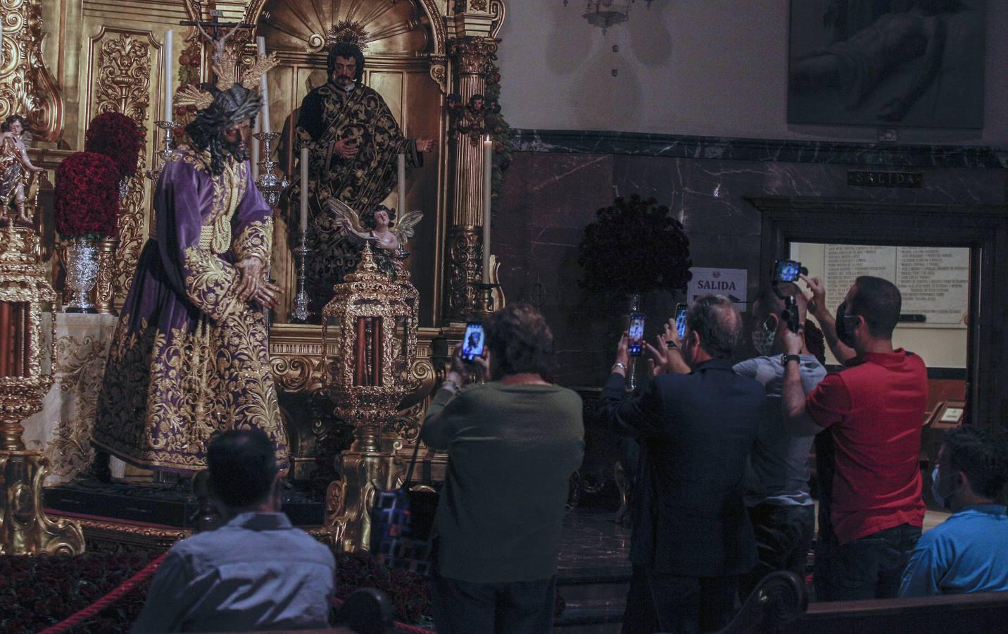 Besamanos del Gran Poder: El Señor recibe a los sevillanos en su Basílica