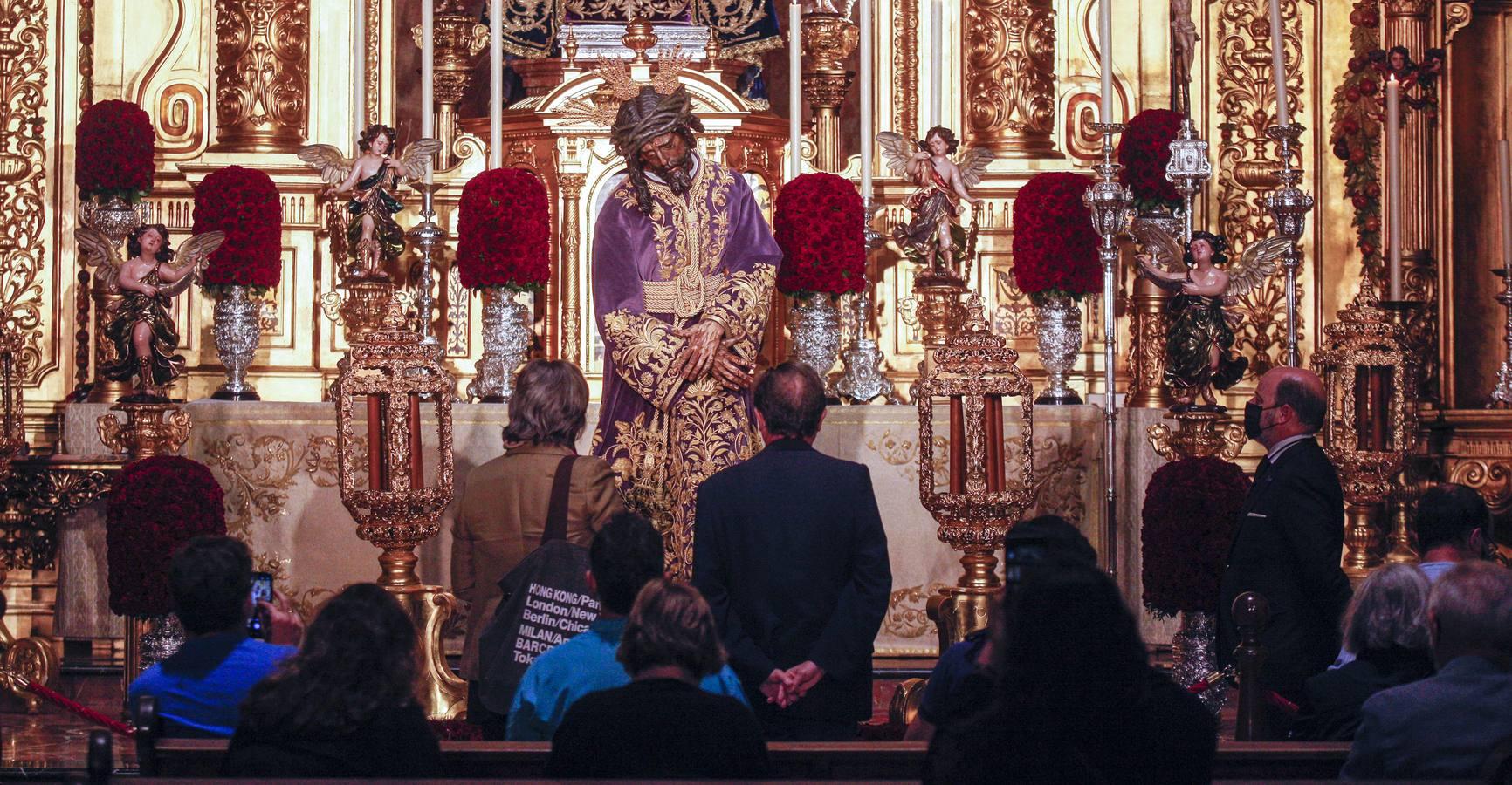 Besamanos del Gran Poder: El Señor recibe a los sevillanos en su Basílica