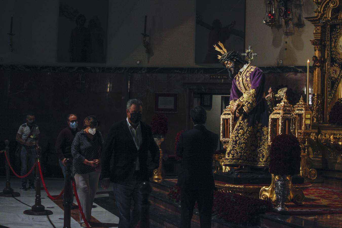 Besamanos del Gran Poder: El Señor recibe a los sevillanos en su Basílica