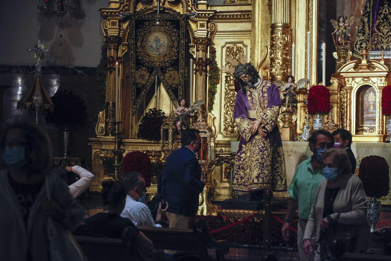 Besamanos del Gran Poder: El Señor recibe a los sevillanos en su Basílica