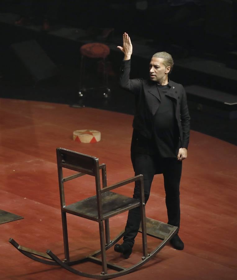 Israel Galván &amp;amp; Le Cirque Romanés presentan «Gatomaquia» en la Bienal