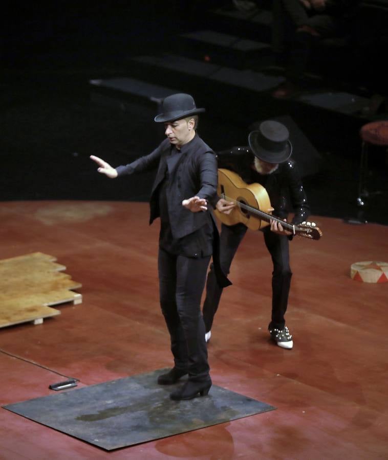 Israel Galván &amp;amp; Le Cirque Romanés presentan «Gatomaquia» en la Bienal