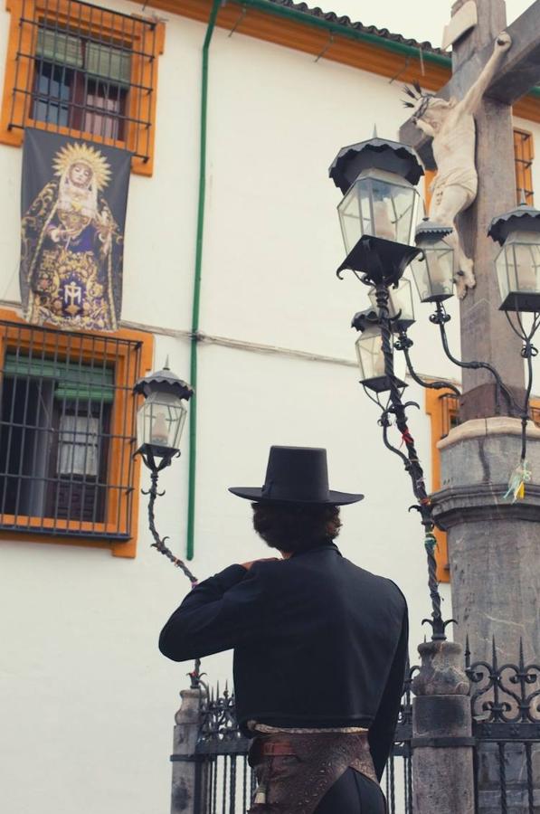 En imágenes, el saludo de Morante de la Puebla al Cristo de los Faroles de Córdoba