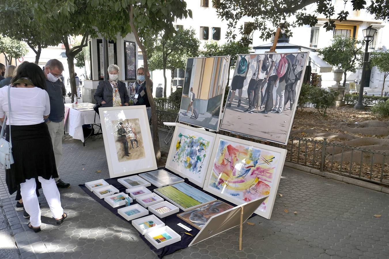 En imágenes, el arte vuelve a llenar la plaza del Museo