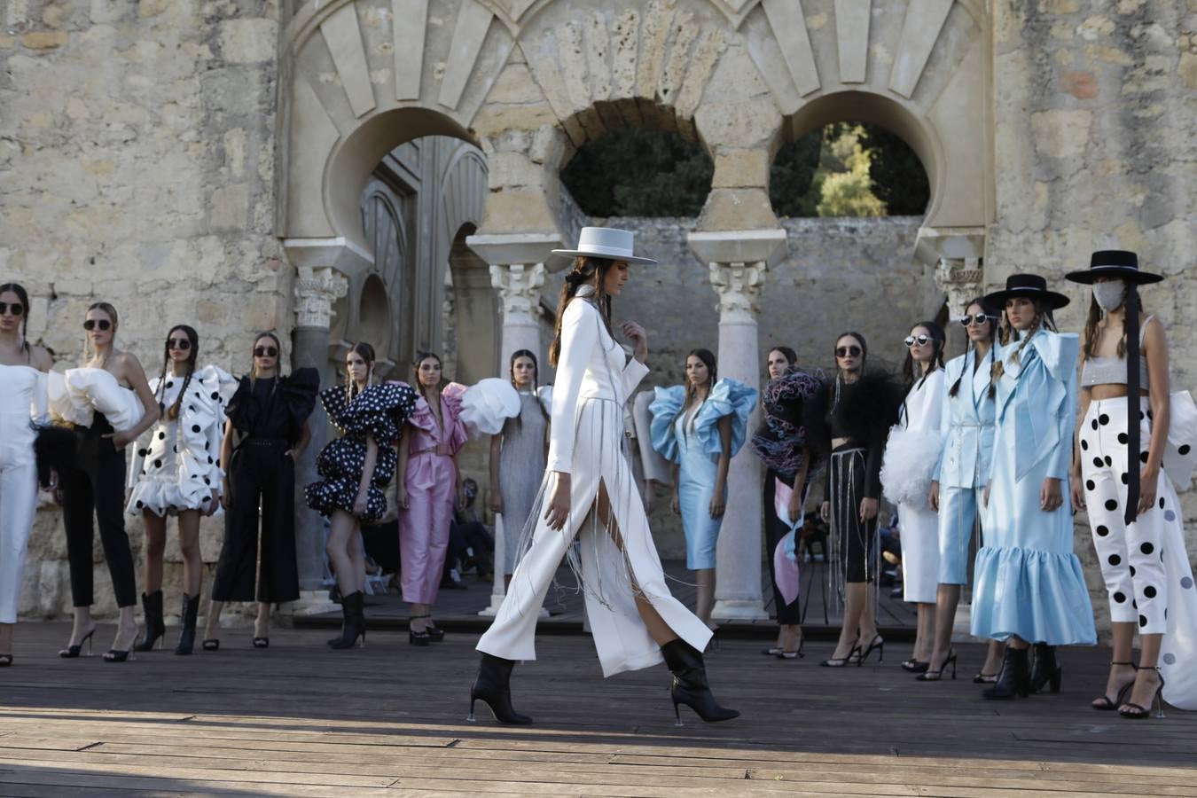 En imágenes, el inicio en Medina Azahara de la Semana de la Moda de Andalucía