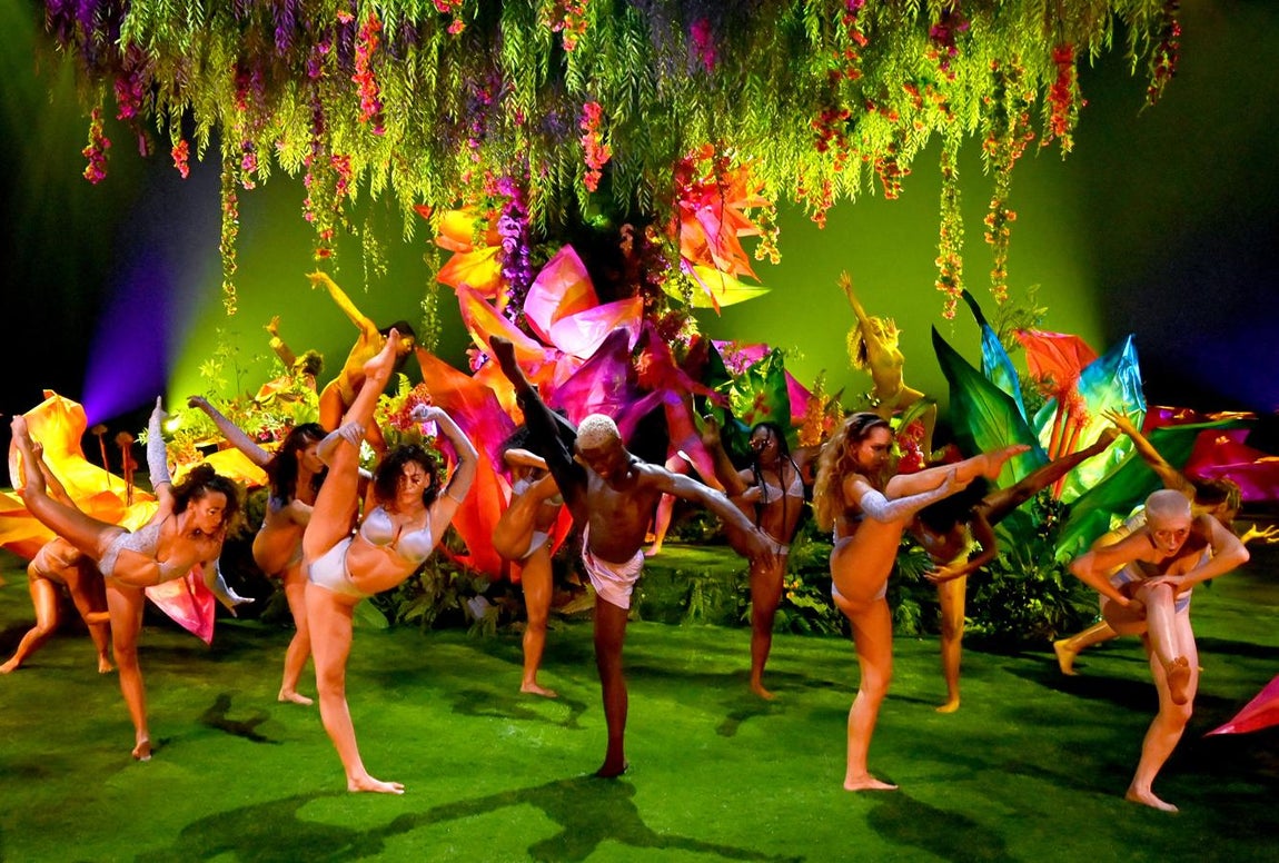 El desfile de Rihanna que ha ofendido a la comunidad islámica, en imágenes