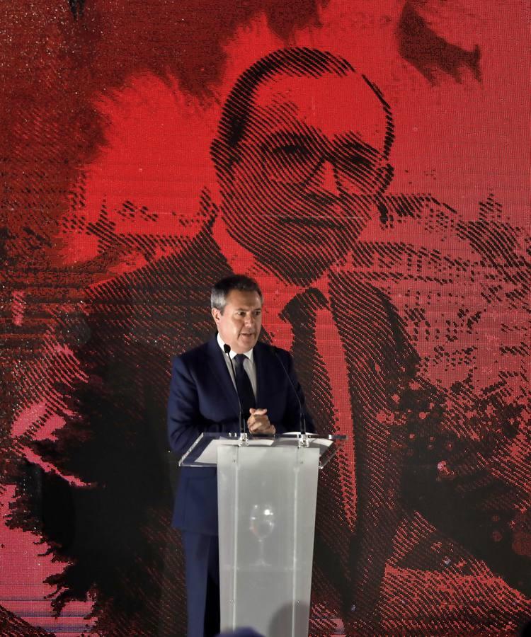 En imágenes, el homenaje póstumo al alcalde de Sevilla Manuel del Valle