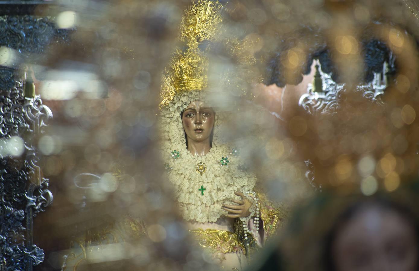 «Besamanos» de la Virgen del Rosario de la Macarena