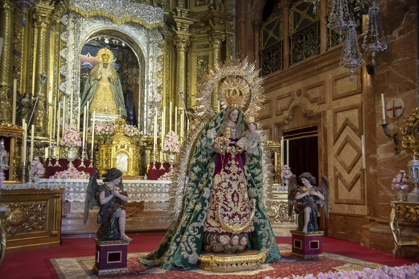 «Besamanos» de la Virgen del Rosario de la Macarena