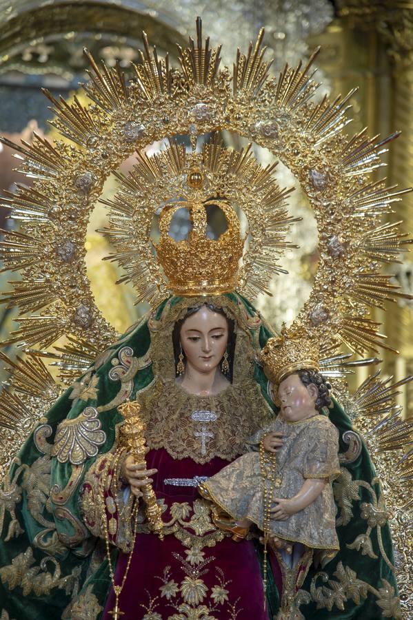 «Besamanos» de la Virgen del Rosario de la Macarena