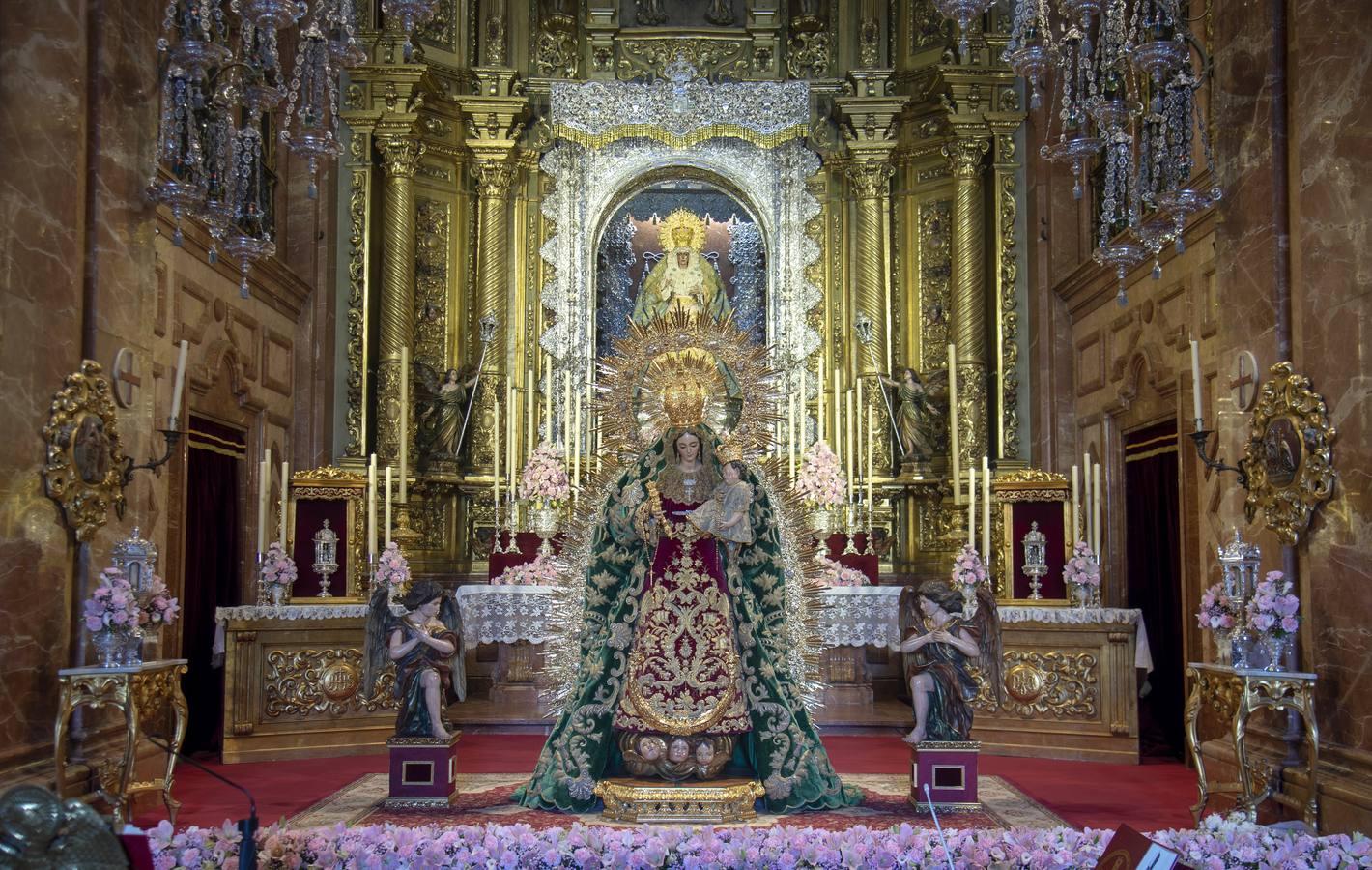 «Besamanos» de la Virgen del Rosario de la Macarena