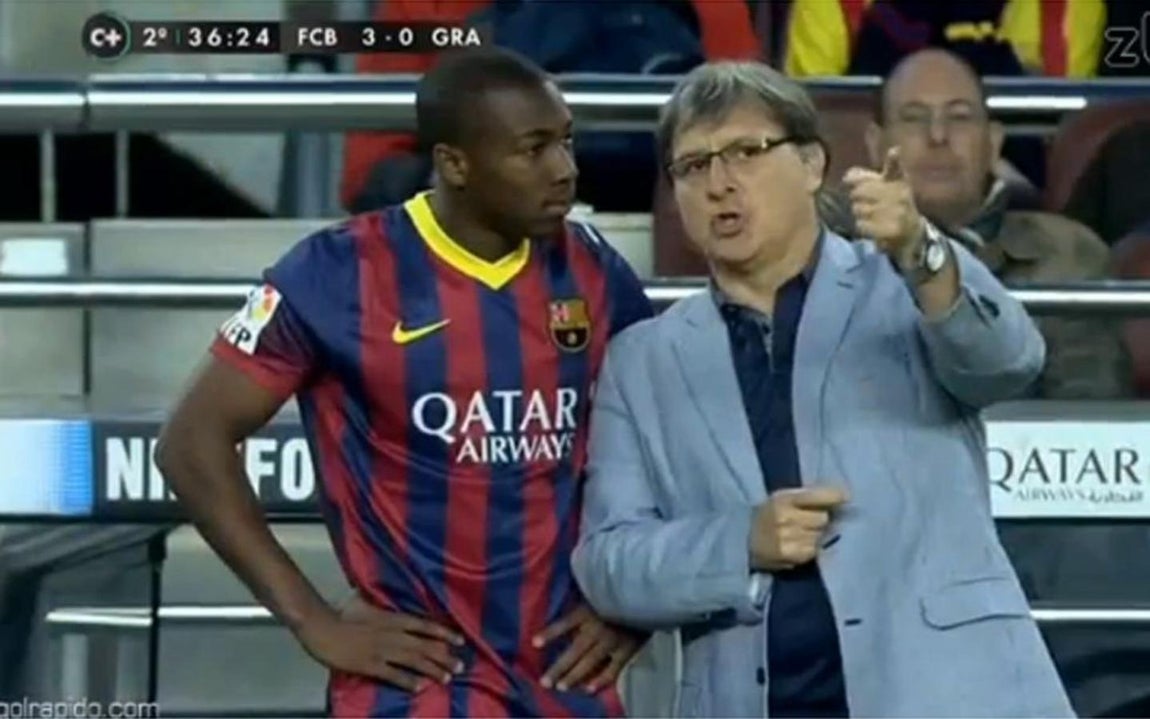 Debut con el Barcelona. Adama Traoré debutó de manera oficial con el Barcelona el 23 de noviembre de 2013, con el Tata Martino en el banquillo azulgrana. Entró en el minuto 82 en sustitución de Neymar, en la victoria por 4-0 frente al Granada. En aquel momento se convirtió en el noveno jugador más joven de la historia en debutar en el primer equipo, con tan solo 17 años y 9 meses. Tres días después debutó en la Champions, en la derrota por 2-1 frente al Ajax de Ámsterdam.. El 16 de diciembre de 2014 anotó su primer gol con el primer equipo en la goleada ante el Huesca por 8-1en Copa del Rey.