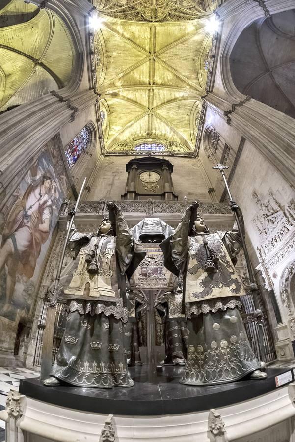 Tumba de Cristóbal Colón en la Catedral de Sevilla