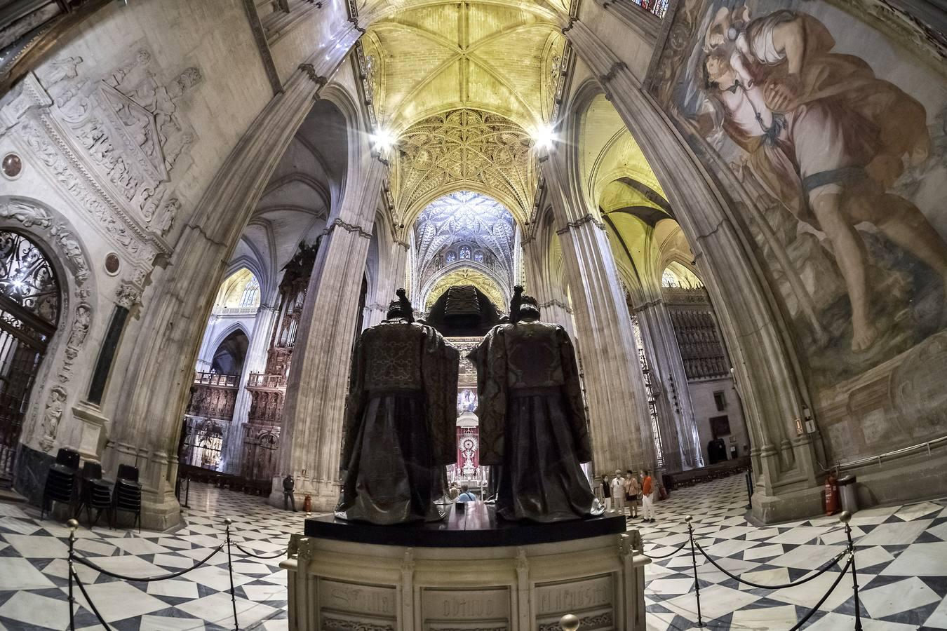 Tumba de Cristóbal Colón en la Catedral de Sevilla