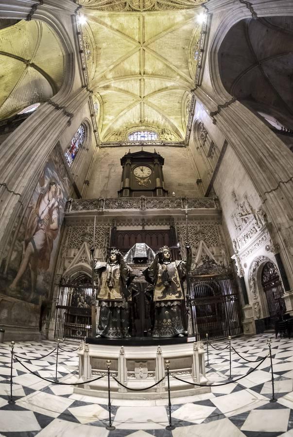 Tumba de Cristóbal Colón en la Catedral de Sevilla