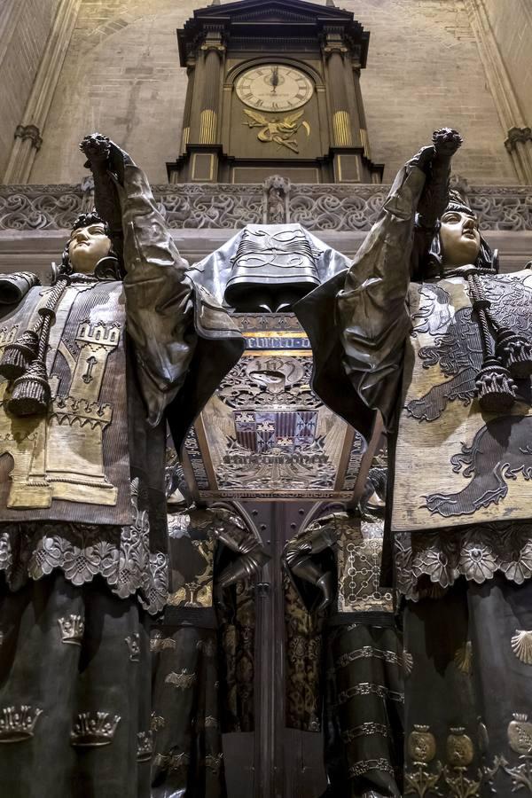 Tumba de Cristóbal Colón en la Catedral de Sevilla