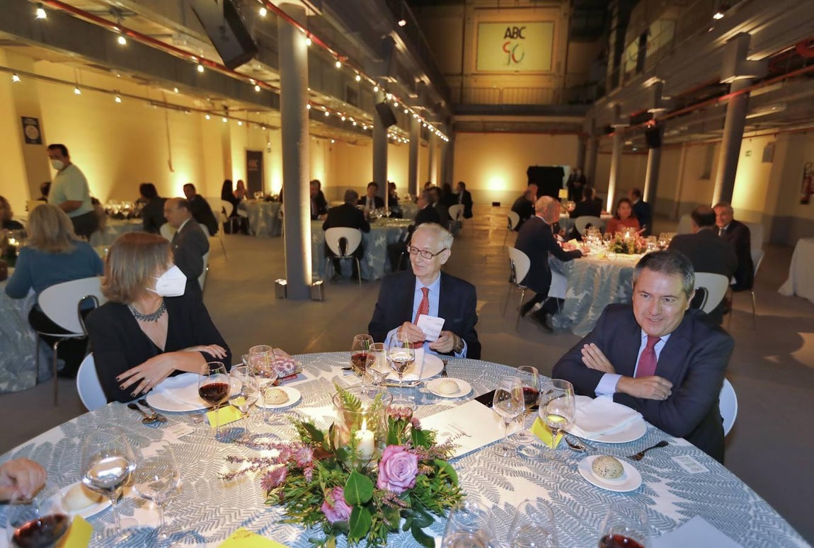 María Jesús Catalá, Andrés Amorós Guardiola y Juan Espadas