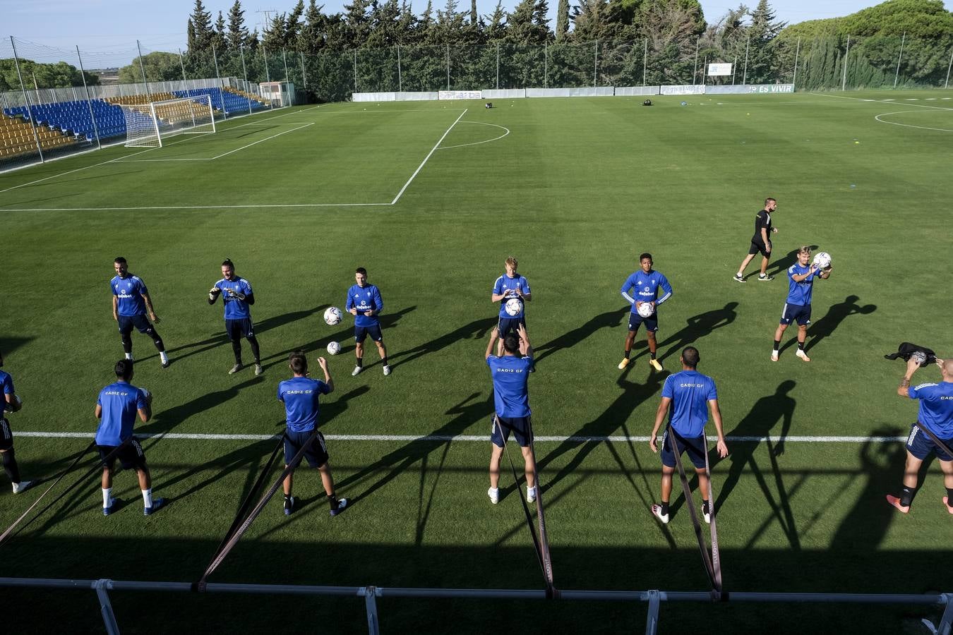 Fotos: Las nuevas caras del Cádiz CF de Primera en entrenamiento