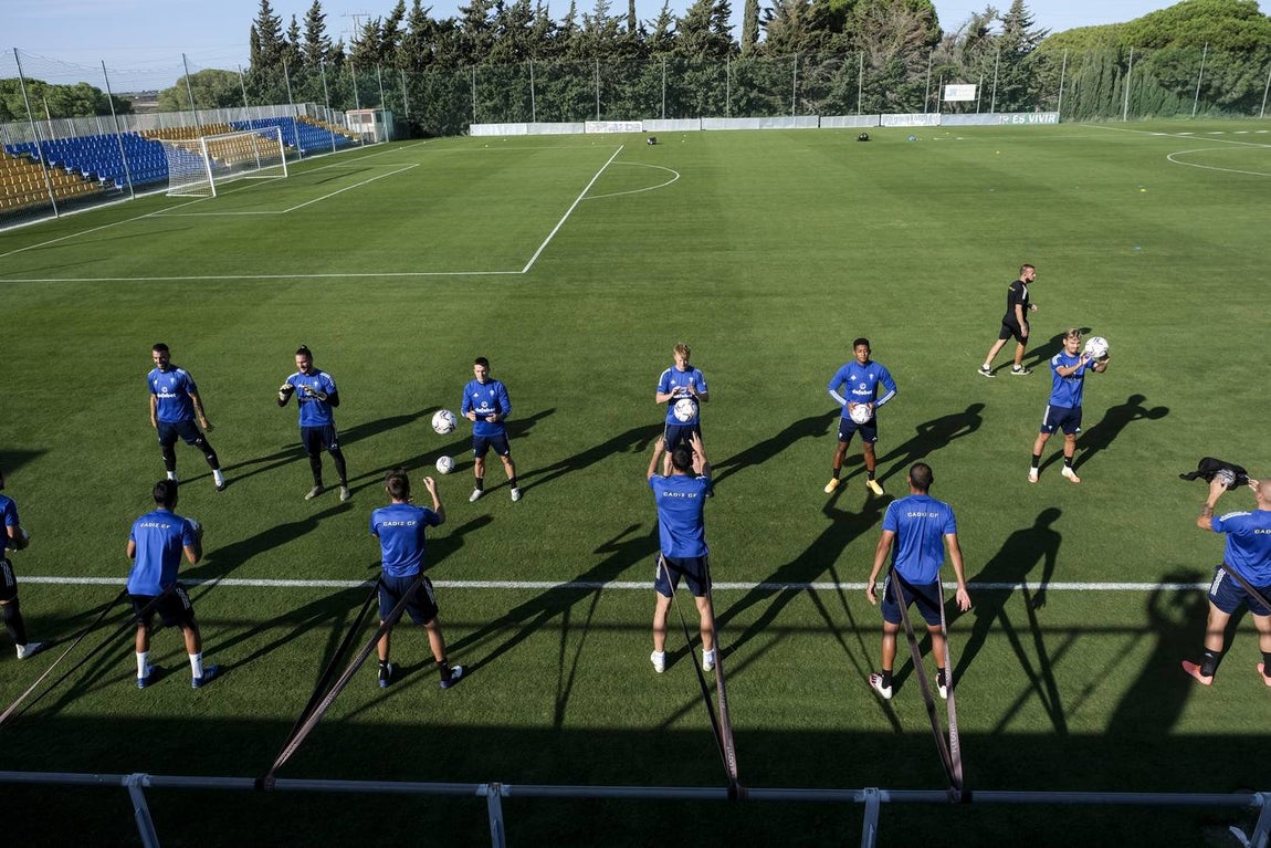 Fotos: Las nuevas caras del Cádiz CF de Primera en entrenamiento