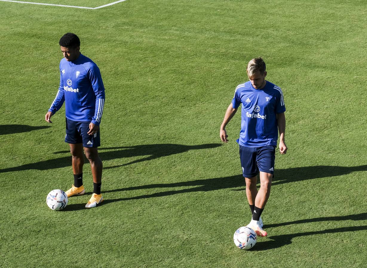 Fotos: Las nuevas caras del Cádiz CF de Primera en entrenamiento