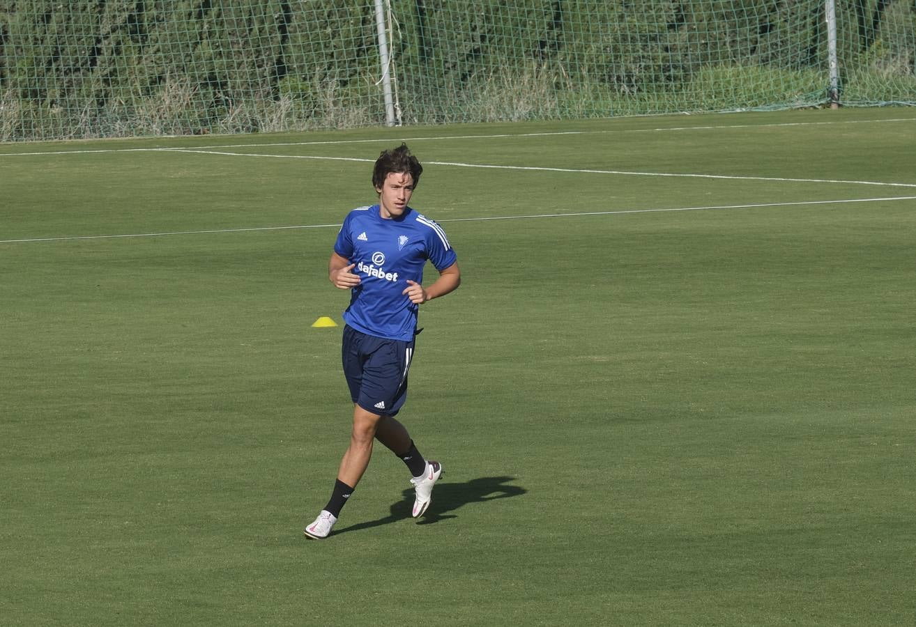 Fotos: Las nuevas caras del Cádiz CF de Primera en entrenamiento