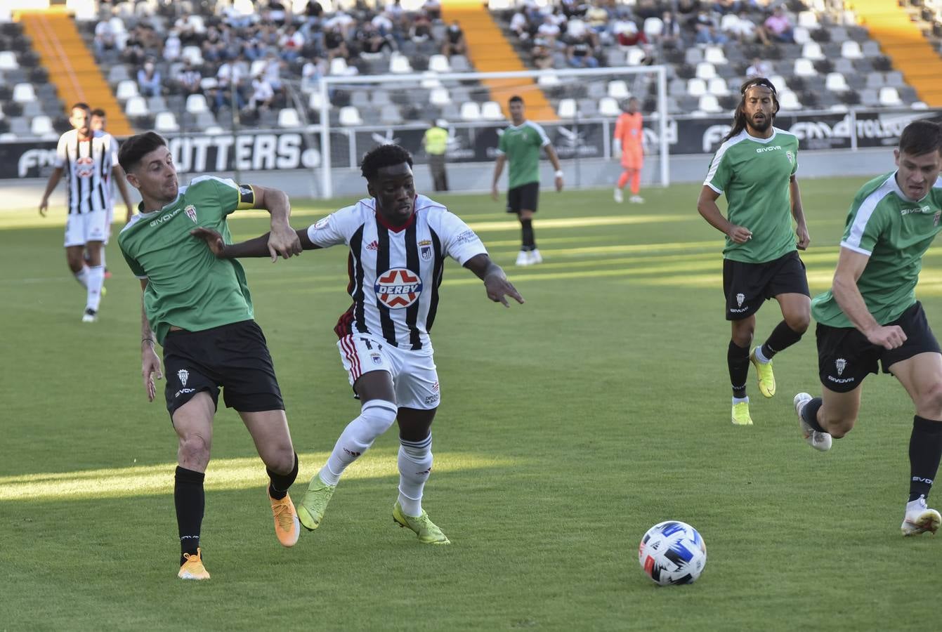 La derrota del Córdoba CF en Badajoz, en imágenes