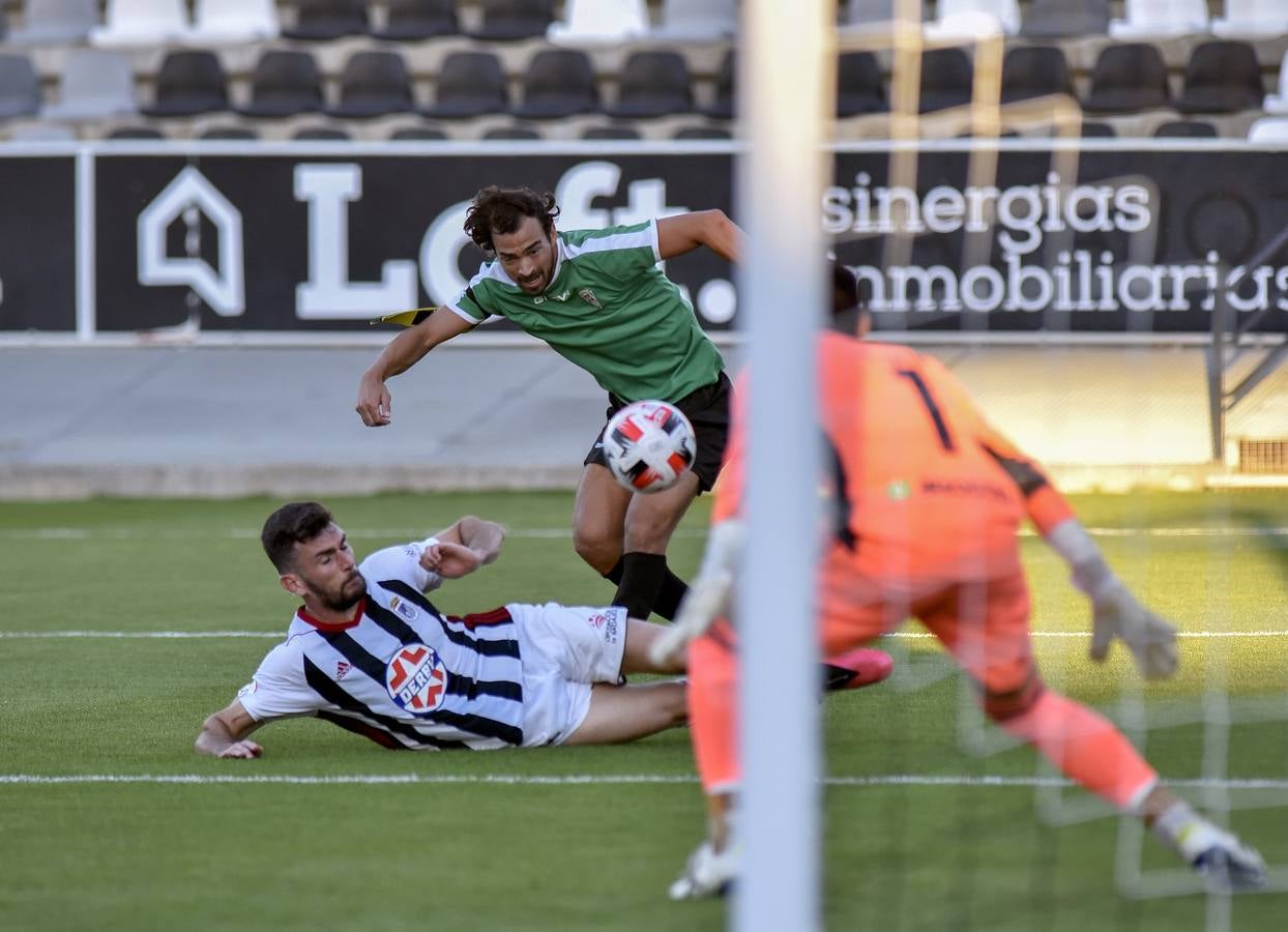 La derrota del Córdoba CF en Badajoz, en imágenes