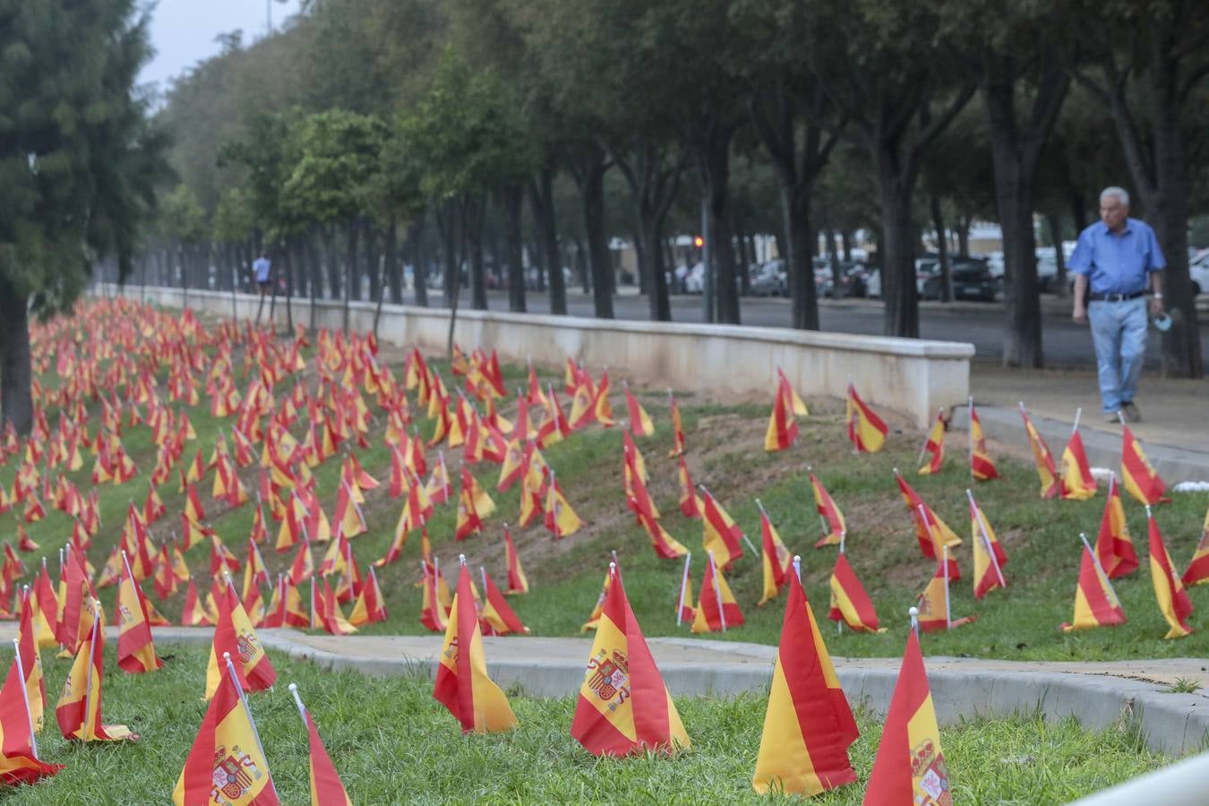 En imágenes, 53.000 banderas de España en Sevilla para homenajear a las víctimas del coronavirus