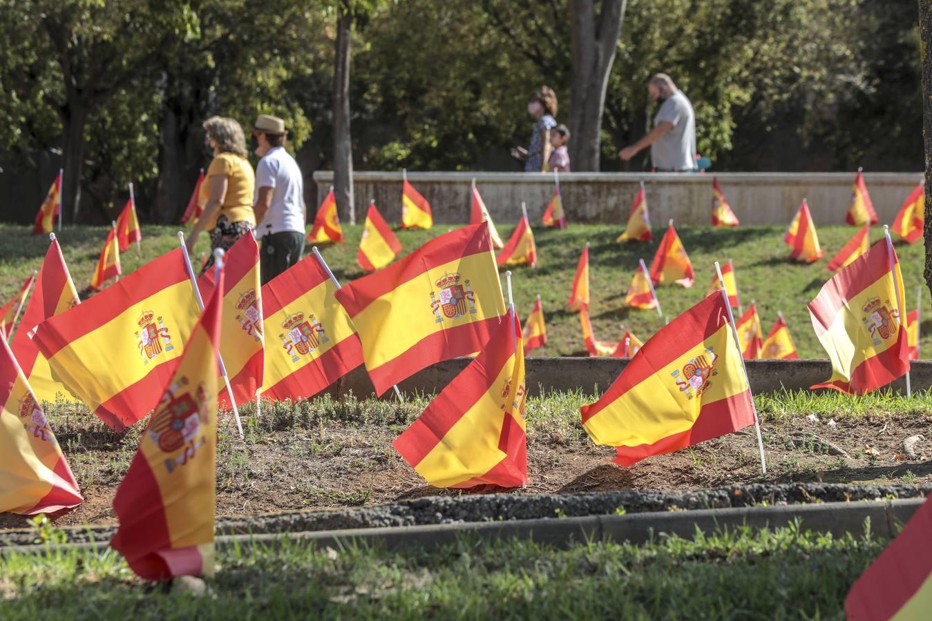 En imágenes, 53.000 banderas de España en Sevilla para homenajear a las víctimas del coronavirus