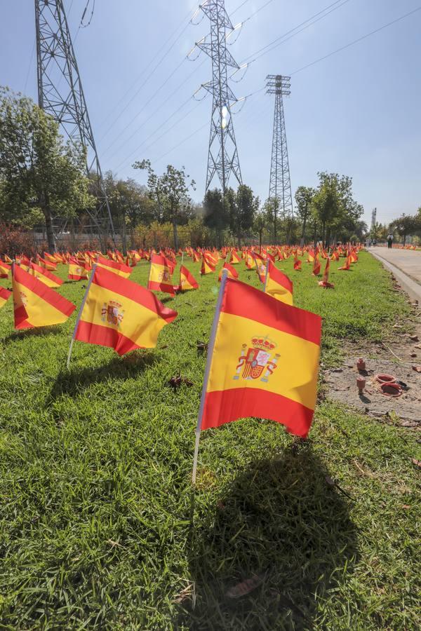 En imágenes, 53.000 banderas de España en Sevilla para homenajear a las víctimas del coronavirus