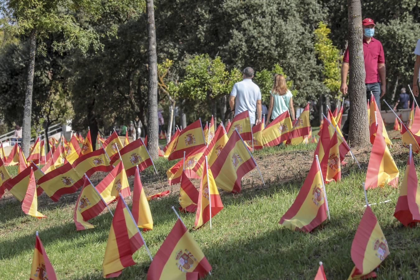 En imágenes, 53.000 banderas de España en Sevilla para homenajear a las víctimas del coronavirus