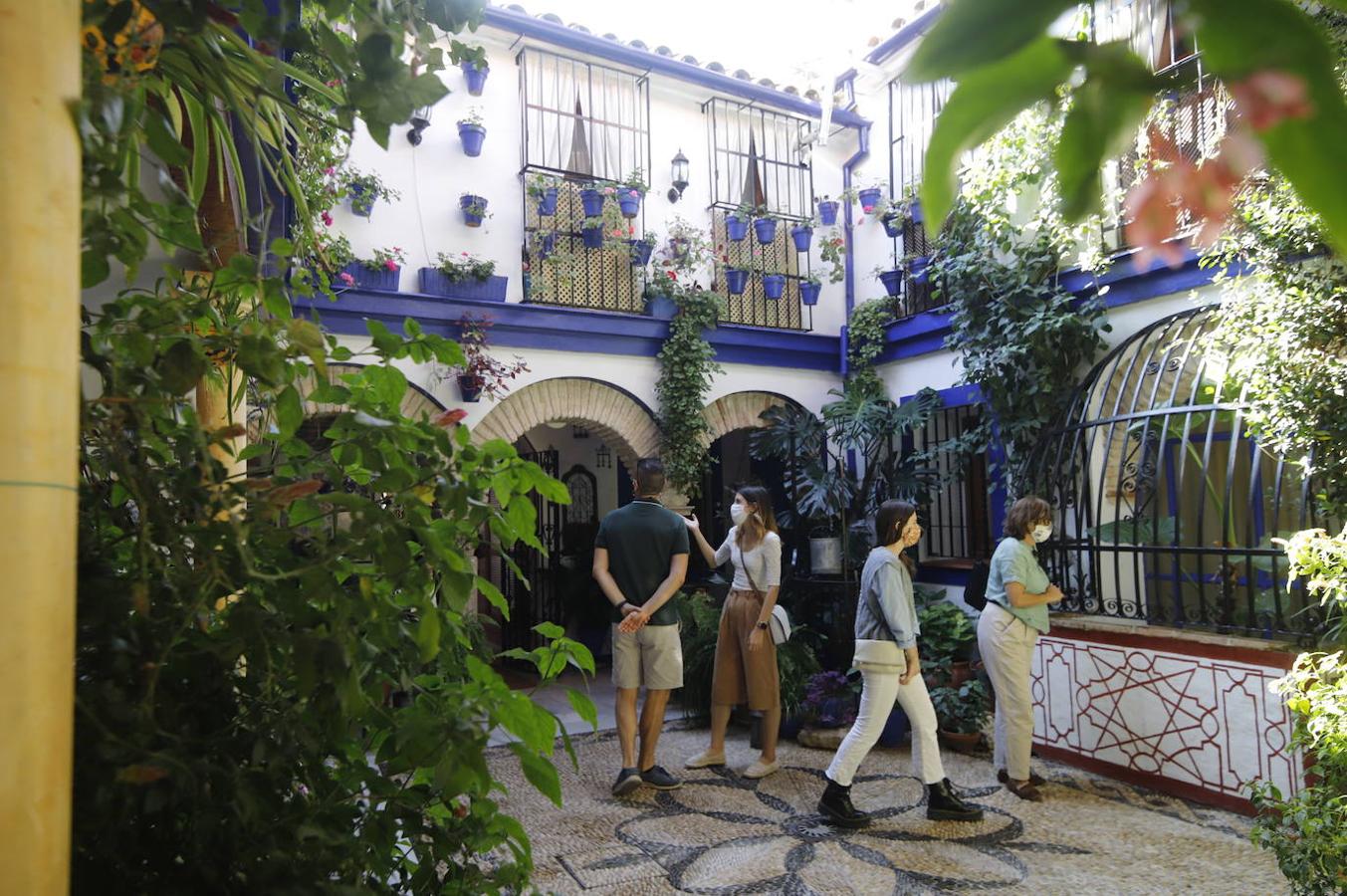 Los patios de San Pedro y Santiago de Córdoba, en imágenes