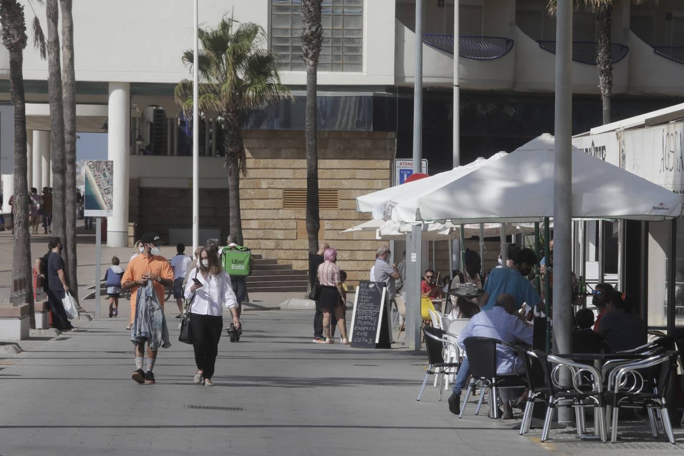 Ambiente en Cádiz en el puente del Pilar