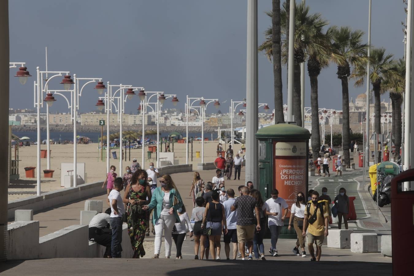 Ambiente en Cádiz en el puente del Pilar