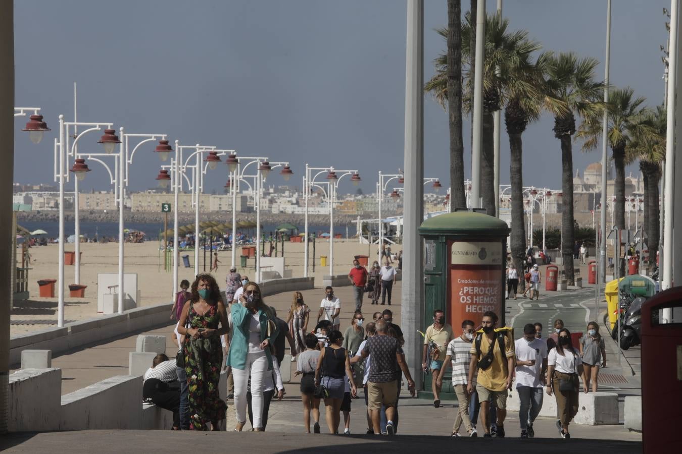 Ambiente en Cádiz en el puente del Pilar