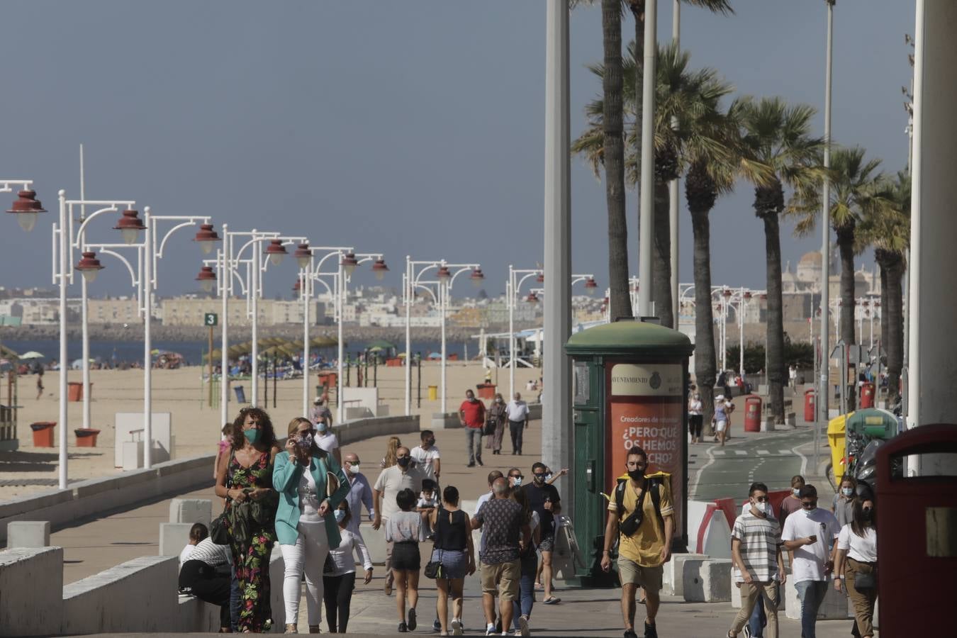 Ambiente en Cádiz en el puente del Pilar