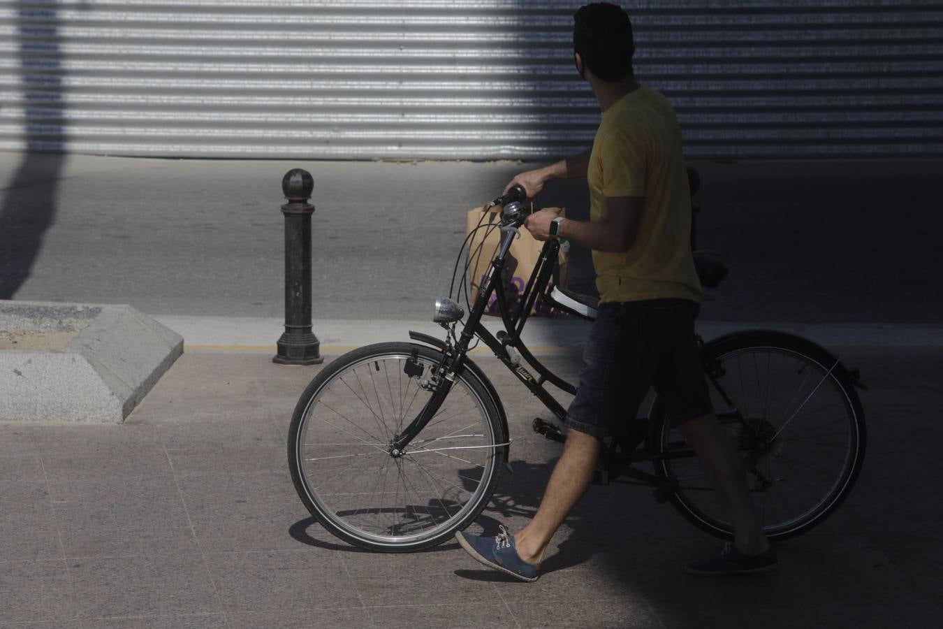 Ambiente en Cádiz en el puente del Pilar