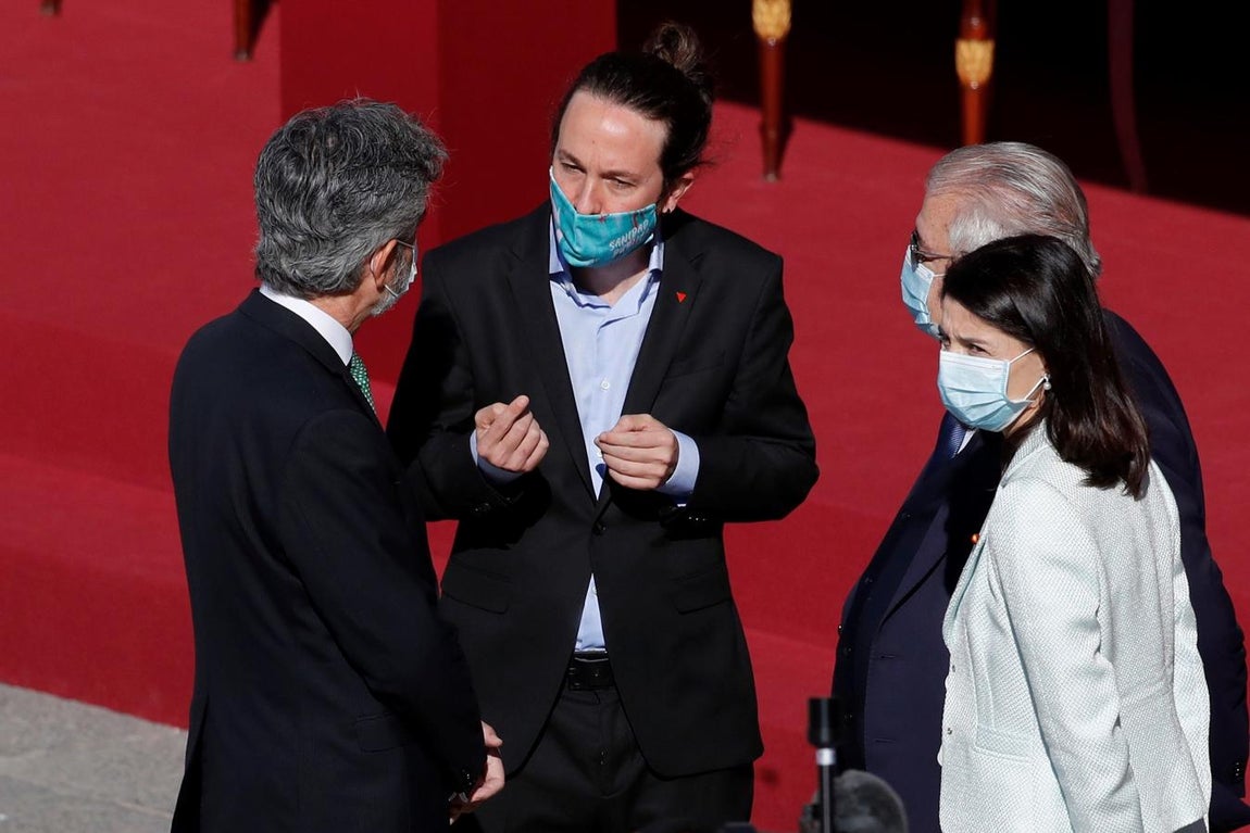 Iglesias departe con Lesmes tras la polémica por la entrega de despachos. 