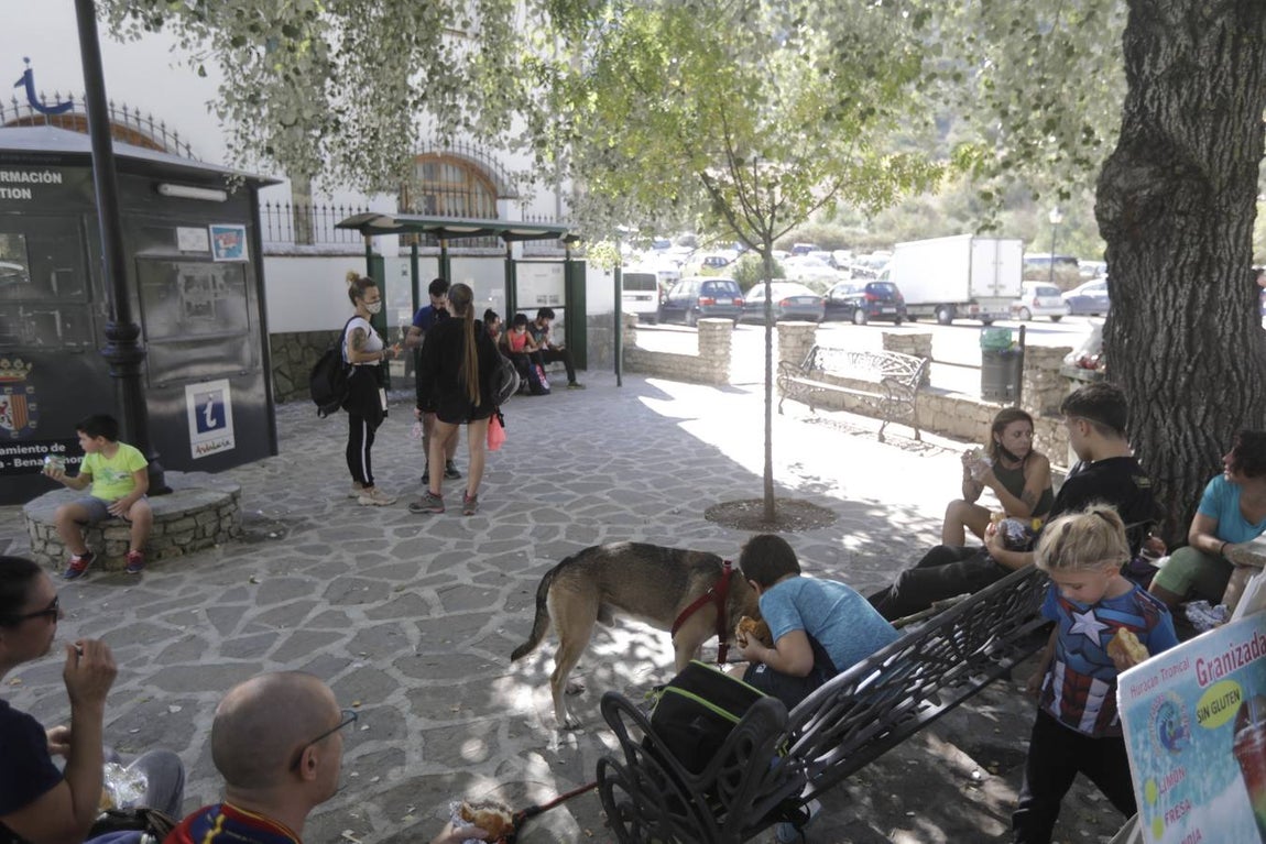 Gran afluencia de turistas en la Sierra de Cádiz en el puente del Pilar