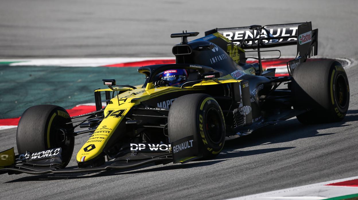 Todas las fotos del estreno de Fernando Alonso con el Renault RS20 en Montmeló