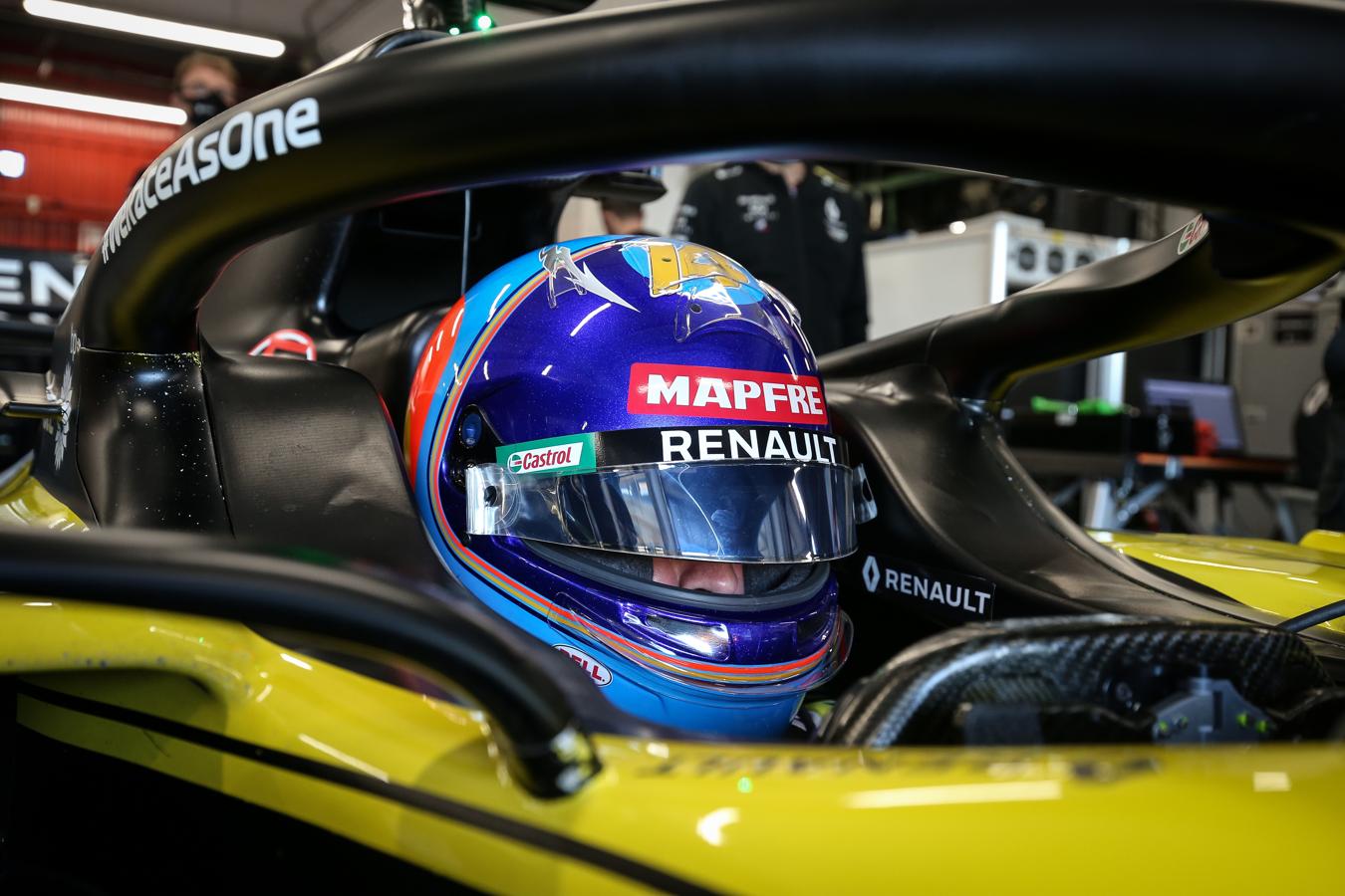 Todas las fotos del estreno de Fernando Alonso con el Renault RS20 en Montmeló