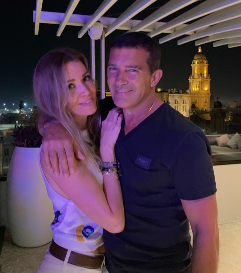 Antonio Banderas. El actor español se hizo, en 2017, con un Gufstream G200 que pertenecía a Telefónica por 4,5 millones de euros. El avión en cuestión tiene espacio para 8 pasajeros y dos tripulantes y cuenta con dos lavabos, cocina totalmente equipada y un sinfín de lujos con los que el artista podrá volar con más tranquilidad.