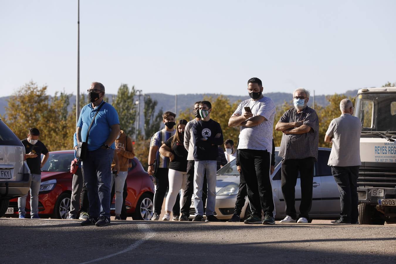 Las colas vuelven en El Arcángel por las entradas del Córdoba CF-Lorca, en imágenes