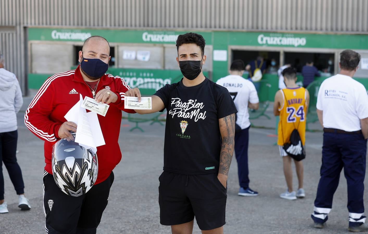 Las colas vuelven en El Arcángel por las entradas del Córdoba CF-Lorca, en imágenes