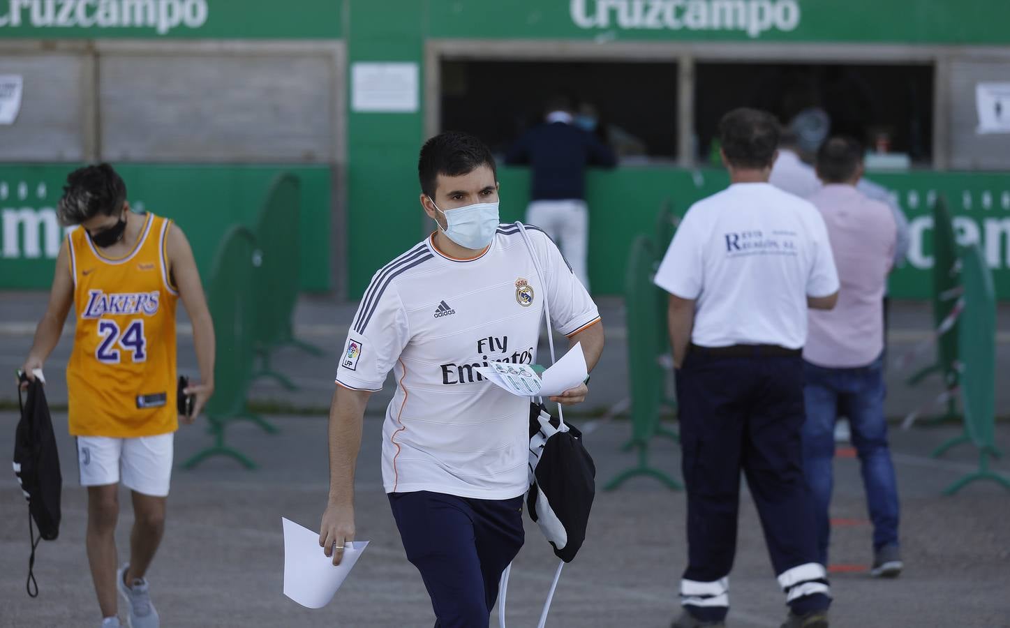 Las colas vuelven en El Arcángel por las entradas del Córdoba CF-Lorca, en imágenes