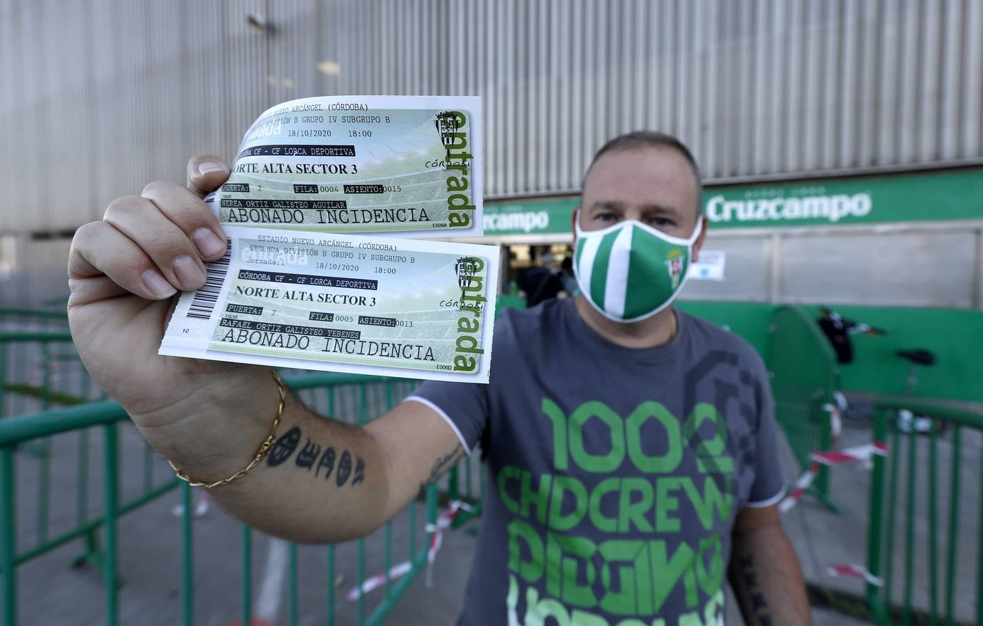 Las colas vuelven en El Arcángel por las entradas del Córdoba CF-Lorca, en imágenes