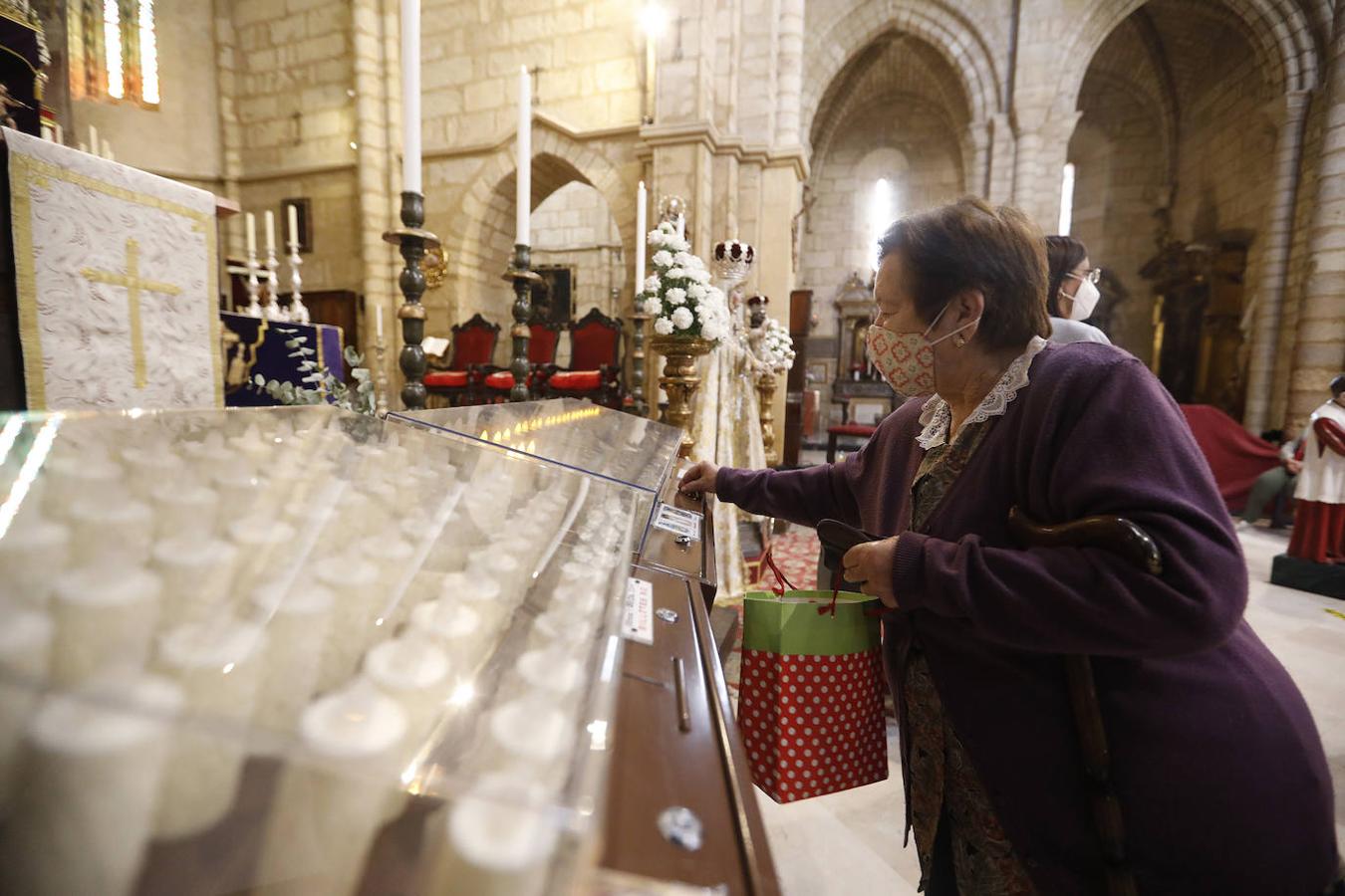 La visita a la Virgen de los Remedios de Córdoba en martes y 13, en imágenes