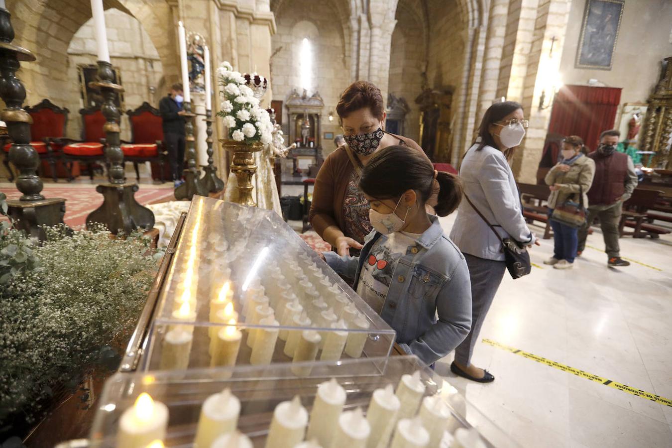 La visita a la Virgen de los Remedios de Córdoba en martes y 13, en imágenes