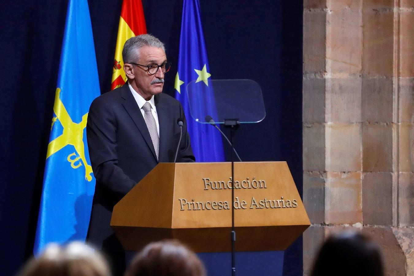 El doctor José Antonio Reguero Sanz pronuncia unas palabras en honor a los representantes de sanitarios y familiares de personal sanitario que tuvieron que hacer frente a la COVID-19 y que este viernes reciben el Premio Princesa de Asturias de la Concordia. 